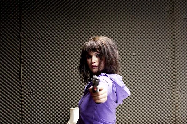 Pozostając wierną brytyjskiemu przemysłowi filmowemu, Gemma przyjęła w 2009 roku główną rolę w thrillerze "Uprowadzona Alice Creed". Film opowiada o dwójce mężczyzn, którzy postanawiają uprowadzić córkę bogatego biznesmena i zażądać okupu. Rola Arterton nie należała do łatwych. Aktorka przywiązana do łóżka, często naga, ukazała niezwykle wiarygodny wizerunek porwanej bohaterki.