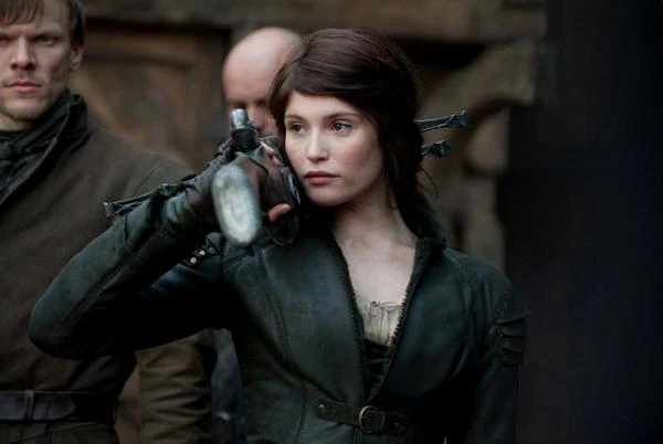 Niedawno oglądaliśmy Arterton w filmie "Hansel i Gretel: Łowcy czarownic", w którym klasyczna baśń o Jasiu i Małgosi zamieniła się w imponujące, pełne przygód kino akcji.