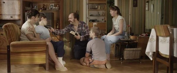 Dorota Kolak, Kamil Tkacz, Arkadiusz Jakubik i Helena Sujecka w filmie "Chce się żyć" - fot. Paweł Dyllus