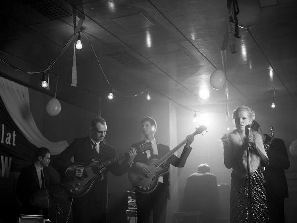 Joanna Kulig (P) w filmie "Ida"