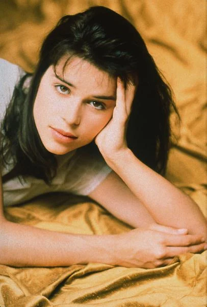 Przełomem w jej karierze była rola w telewizyjnym serialu Fox Television "Party of Five" ("Ich Pięcioro", sześć sezonów), gdzie grała Julię Salinger. Wychwalano ją za wiarygodny, nieprzesłodzony wizerunek nastolatki.