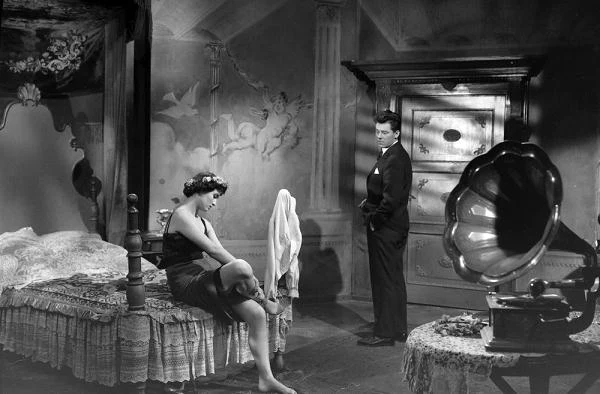 W niedzielę, 13 października, mija 55 lat od premiery filmu "Pożegnania" Wojciecha Jerzego Hasa. Drugi obraz w filmografii reżysera był adaptacją powieści Stanisława Dygata pod tym samym tytułem. W głównych rolach wystąpili Tadeusz Janczar i debiutująca na ekranie 20-letnia Maria Wachowiak. W niedzielę, 13 października, mija 55 lat od premiery filmu "Pożegnania" Wojciecha Jerzego Hasa. Drugi obraz w filmografii reżysera był adaptacją powieści Stanisława Dygata pod tym samym tytułem. W głównych rolach wystąpili Tadeusz Janczar i debiutująca na ekranie 20-letnia Maria Wachowiak.