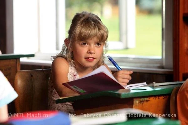 Nie wszyscy pamiętają, ale w komedii "Och, Karol 2", obok plejady polskich aktorek, m.in. Katarzyny Zielińskiej, Małgorzaty Foremniak, czy Anny Muchy - na ekranie oglądać mogliśmy również Julię Wróblewską.