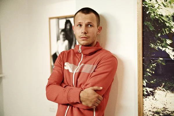 Mateusz Banasiuk w filmie "Płynące wieżowce".