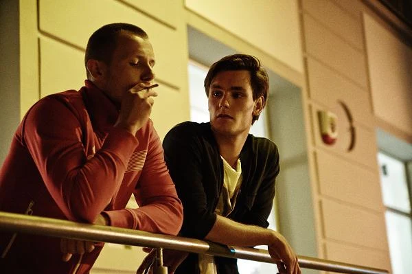 Mateusz Banasiuk i Bartosz Gelner w filmie "Płynące wieżowce".