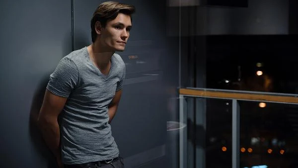 Bartosz Gelner w filmie "Płynące wieżowce".