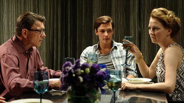 Mirosław Zbrojewicz, Bartosz Gelner i Izabela Kuna w filmie "Płynące wieżowce".