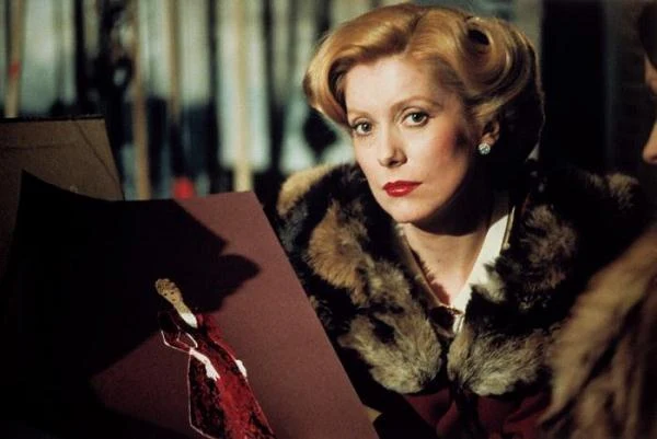 Występ w "Ostatnim metrze" (1980) Françoisa Truffauta przyniósł aktorce Cesara za rolę żony żydowskiego dyrektora teatru, który próbuje przetrwać niemiecką okupację w trakcie II wojny światowej. Film okazał się nie tylko komercyjnym sukcesem nad Sekwaną, lecz również podbił kina w USA, zarabiając ponad 3 miliony dolarów.