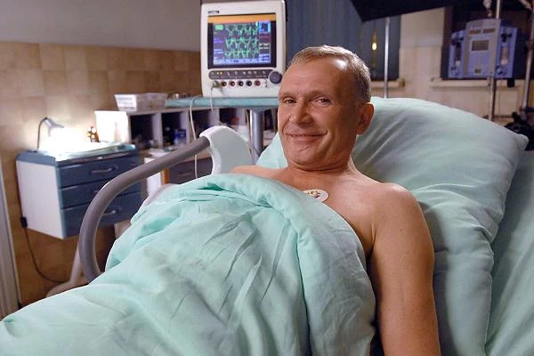 Pod koniec lat 90. aktor zaczął grać głównie w serialach telewizyjnych: "Złotopolskich", "Lokatorach", "Sąsiadach" oraz "Heli w opałach". W ostatnich latach mogliśmy go oglądać również w epizodach w: "Na dobre i na złe" (na zdjęciu), "Prawie Agaty", "Ojcu Mateuszu", czy "To nie konieć świata!".