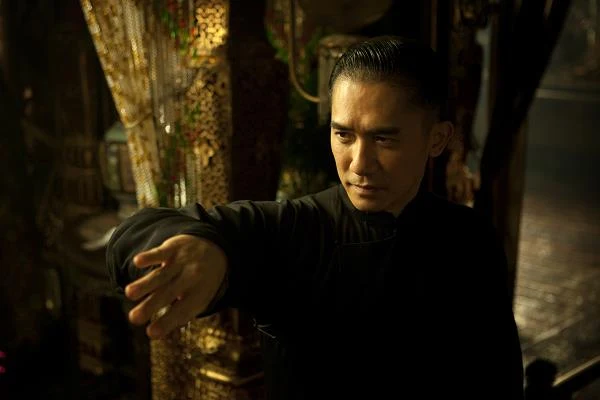 Tony Leung w scenie z filmu "Wielki mistrz"
