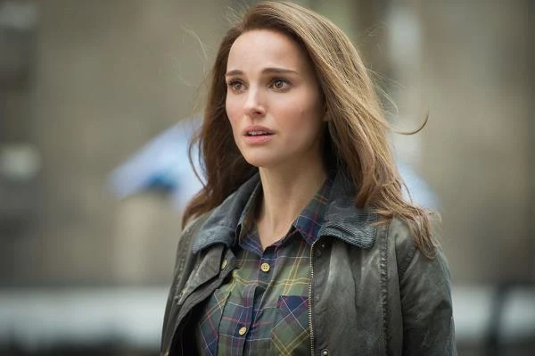 Natalie Portman w scenie z filmu "Thor: Mroczny świat"