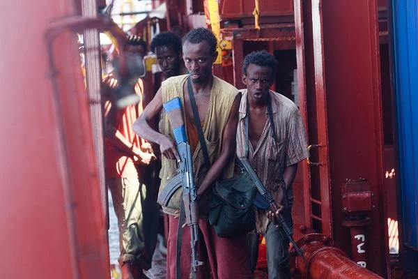 Barkhad Abdirahman, Barkhad Abdi i Faysal Ahmed w scenie z filmu "Kapitan Phillip