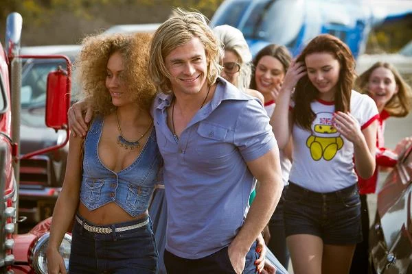 Chris Hemsworth w scenie z filmu "Wyścig"