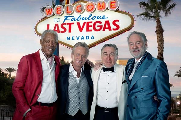 Morgan Freeman, Michael Douglas, Robert De Niro i Kevin Kline w scenie z filmu "Last Vegas"