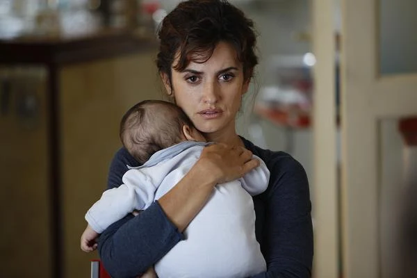 Penélope Cruz w scenie z filmu "Powtórnie narodzony"