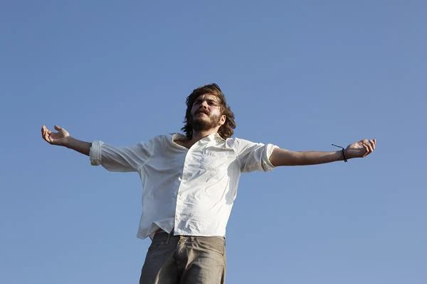 Emile Hirsch w scenie z filmu "Powtórnie narodzony"