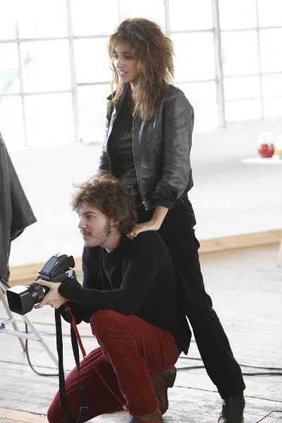 Penélope Cruz i Emile Hirsch w scenie z filmu "Powtórnie narodzony"