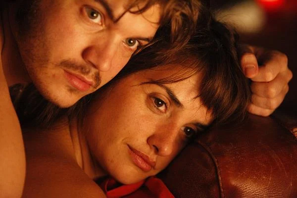 Emile Hirsch i Penélope Cruz w scenie z filmu "Powtórnie narodzony"