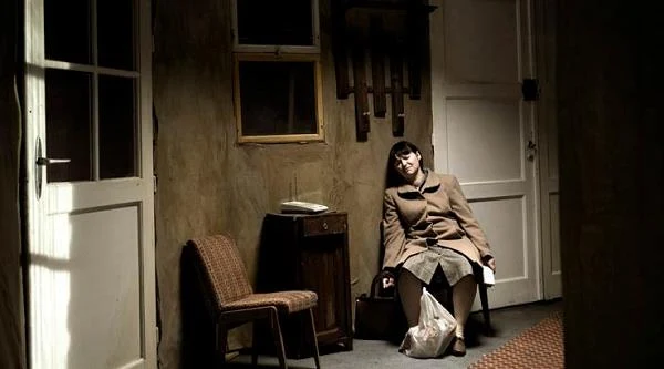 Zagrała epizody i role w kilkunastu polskich produkcjach filmowych oraz koprodukcjach. Mogliśmy oglądać ją m.in. w "Bejbi blues" Katarzyny Rosłaniec (kobieta z agencji), nowelowej "Stacji Warszawa" (lokatorka), czy nagradzanym krótkometrażowym filmie Kuby Czekaja "Ciemnego pokoju nie trzeba sie bać" (na zdjęciu - fot. Michał Łuczak).