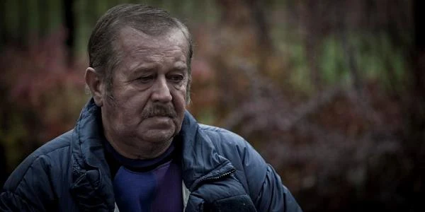 Marian Dziędziel w scenie z filmu "Pod Mocnym Aniołem"