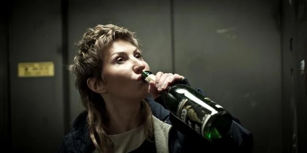 Iwona Wszołkówna w scenie z filmu "Pod Mocnym Aniołem"