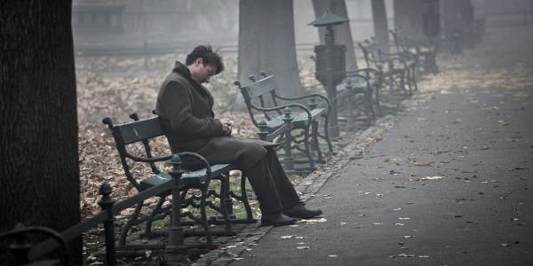 Robert Więckiewicz w scenie z filmu "Pod Mocnym Aniołem"