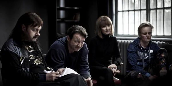 Arkadiusz Jakubik, Robert Więckiewicz, Izabela Kuna i Kinga Preis w scenie z filmu "Pod Mocnym Aniołem"