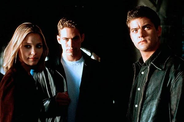 Z Leslie Biibb i Joshuą Jacksonem w thrillerze dla młodzieży Roba Cohena - "Sekta" (2000).