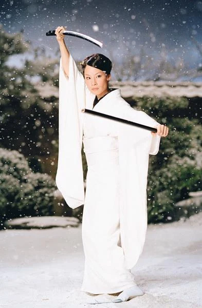 "Od dzieciństwa uprawiam filipińskie sztuki walki - kali eskrima silat, w których wykorzystuje się m.in. noże i kije" - mówi Liu. Włada też mieczem - nauczyła się tego, gdy przygotowywała się do roli O-Ren Ishii, szefowej japońskiej mafii w filmie "Kill Bill". Jej brawurowy występ w scenie pojedynku z Panną Młodą zachwycił fanów.
