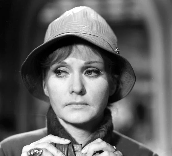 ...i skromną postać Jadwigi w "Szyfrach" (1966).