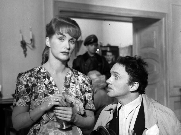 "Rola Felicji w wykonaniu Barbary Krafftówny została okrzyknięta jedną z największych kreacji kobiecych w dziejach polskiego filmu" - napisano na portalu łódzkiej szkoły filmowej. - "Aktorka świetnie oddała skomplikowaną i niebanalną osobowość swojej bohaterki. Mistrzowsko ukazała często sprzeczne uczucia, kierujące jej postępowaniem. Wiarygodnie nakreśliła ewolucję duchową dziewczyny, którą bolesne doświadczenia nauczyły gorzkiej, życiowej mądrości" - przypomniano.