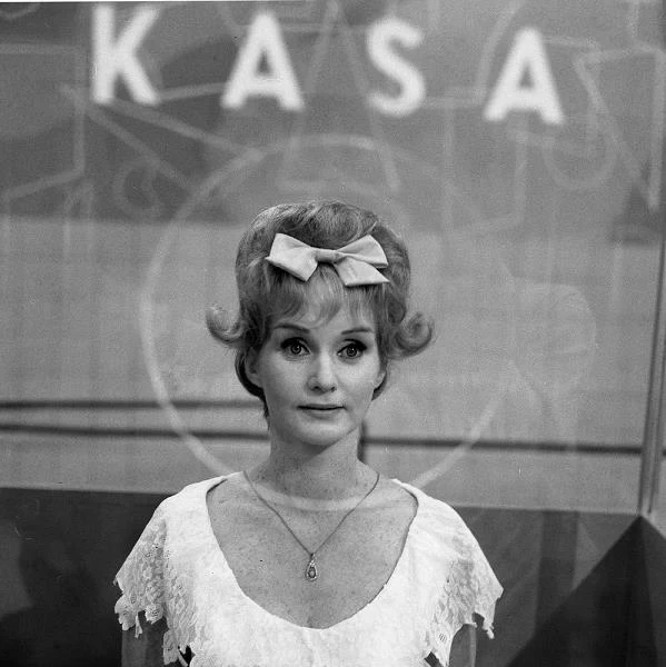 W surrealistycznym "Upale" Kazimierza Kutza Krafftówna spotkała na planie Jeremiego Przyborę i Jerzego Wasowskiego. W późniejszych latach to właśnie w Kabarecie Starszych Panów dokonywała różnorodnej interpretacji materiału muzycznego: od żartobliwego songu "W czasie deszczu dzieci się nudzą" przez liryczne "Zakochałam się w czwartek przypadkiem" po operetkowe, niezapomniane, "Przeklnę cię".