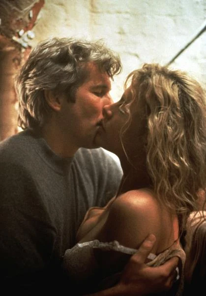 W 1992 roku wystąpiła z Richardem Gerem w dramacie "Diagnoza zbrodni". W kolejnym roku zaczęły się jej kłopoty. Odmawiając zagrania roli w filmie "Uwięziona Helena", Kim Basinger zerwała kontrakt z wytwórnią May Line Pictures, za co sąd kazał jej zapłacić 8,1 miliona dolarów kary. Aktorka straciła cały swój majątek. Z opresji uratowało ją w 1993 roku małżeństwo z Alekiem Baldwinem.