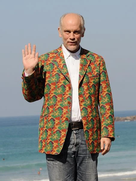 John Malkovich to jeden z najbardziej charakterystycznych aktorów amerykańskich. Zagrał m.in. w filmach "Niebezpieczne związki", "Król Olch", "Pola śmierci", "Szklana menażeria", "Na linii ognia". Był dwukrotnie nominowany do Oscara - za kreacje w filmach "Na linii ognia" Wolfganga Petersena (1994) oraz "Miejsca w sercu" Roberta Bentona (1985) - fot. Carlos Alvarez