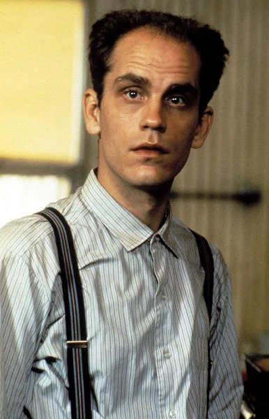 Pierwszą większą rolę filmową Malkovich zagrał w "Miejscach w sercu" w 1984 roku i od razu zdobył nominację do Oscara.