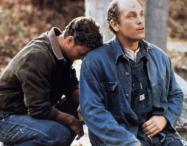 W 1992 roku Malkovich wystąpił w ekranizacji opowiadania Johna Steinbecka "O myszach i ludziach". W rozgrywającej sie w czasie Wielkiego Kryzysu historii aktor zagrał upośledzonego umysłowo mężczyznę, który wraz z przyjacielem próbuje znaleźć pracę na farmie.