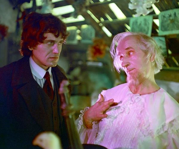 W postać ojca Józefa wcielił się Tadeusz Kondrat (ojciec Marka Kondrata). W obsadzie "Sanatorium pod Klepsydrą" znaleźli sie jeszcze m.in. Irena Orska (matka Józefa), Mieczysław Voit (ślepy konduktor), Henryk Boukołowski (strażak), Janina Sokołowska (pielęgniarka) i Ludwik Benoit (Szloma).