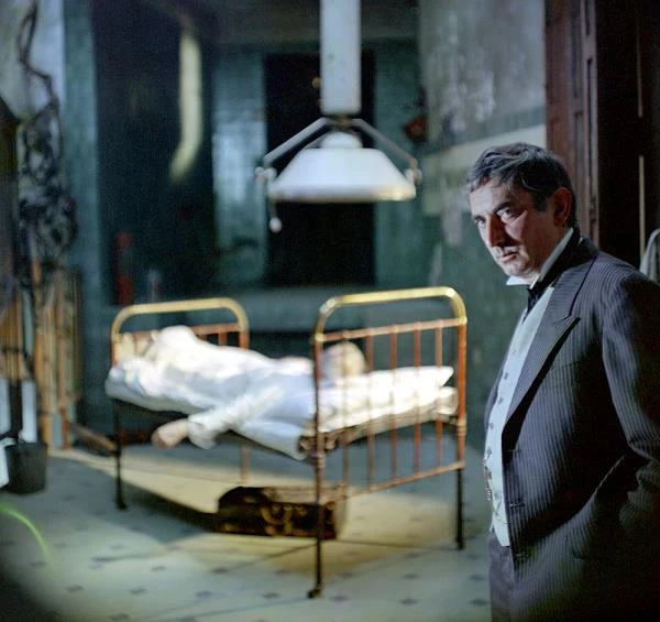 Obraz otrzymał kilka znaczących nagród, m.in. Nagrodę Specjalną Jury MFF Cannes w 1973 roku. Andrzej Płocki i Jerzy Skarżyński zostali uhonorowani nagrodą za scenografię na 1. Festiwalu Polskich Filmów Fabularnych w Gdańsku w 1974 roku. Autorem zdjęć jest Witold Sobociński ("Wesele" "Ziemia obiecana", "Wrota Europy"), muzykę skomponował Jerzy Maksymiuk ("Sekret Enigmy", "Kamienne tablice", "Chopin. Pragnienie miłości").