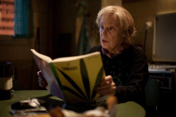 Bernadette Lafont w scenie z filmu "Babcia Gandzia"