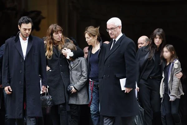 Przyrodnim rodzeństwem Kate Berry są wokalistka i aktorka Charlotte Gainsbourg oraz aktorka, wokalistka i modelka Lou Doillon (córka francuskiego reżysera Jacques'a Doillona).