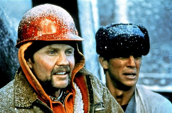 W "Uciekającym pociągu" Andrieja Konczałowskiego Voight wcielił się w postać jednego z dwóch uciekinierów z więzienia na Alasce, którzy podejmują straceńczą podróż pociagiem bez maszynisty i z uszkodzonymi hamulcami. Voight otrzymał za swą kreację Złoty Glob oraz nominację do Oscara!