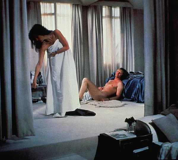 W niemiecko-włoskim thrillerze "Koniec gry" Voighta oglądać mogliśmy u boku seksownej Jacqueline Bisset. Co ciekawe, podczas gdy aktorka skrywała swe wdzięki pod prześcieradłem, Voight bez skrępowania eksponował nagie ciało.