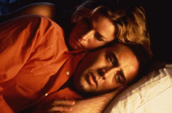 "Zostawić Las Vegas" to według wielu krytyków najlepszy film Cage'a. W melodramacie Mike'a Figgisa aktor mistrzowsko wcielił się w postać scenarzysty-alkoholika. W efekcie film przyniósł mu jedynego w karierze Oscara, a także Złotego Globa oraz nagrody krytyków filmowych z Nowego Jorku i Los Angeles.