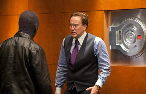 "Anatomia strachu" otrzymała dwie nominacje do Złotej Maliny. Nicolas Cage i Nicole Kidman grają małżeństwo, będące w śmiertelnym zagrożeniu. Aktorzy próbowali na serio odegrać przerażenie, dało to jednak efekt raczej komediowy. Kolejny zadziwiająco zły wybór Cage'a.
