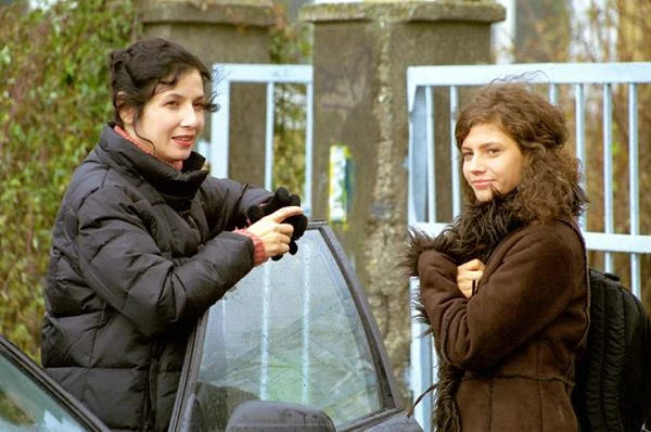 ... a dla odmiany w "Asie" - historii pracowników biura detektywistycznego - to jej bohaterka miała na imię Matylda. Na ekranie partnerowała jej m.in. Grażyna Wolszczak.