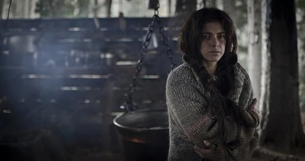 Najwybitniejszą jak dotąd kreację w swojej karierze aktorka stworzyła w wojennej "Obławie" (2012) Marcina Krzyształowicza. Za rolę sanitariuszki "Pestki" była nawet nominowana do Nagrody Polskiej Akademii Filmowej. Krytycy nader chętnie podkreślali, że to rola skrajnie odmienna od jej dotychczasowego wizerunku, a artystka przekonywała, że po raz pierwszy pojawiła się przed kamerą bez makijażu. Na ekranie partnerował Rosati, znany jej doskonale nie tylko z "Pitbulla" Marcin Dorociński.