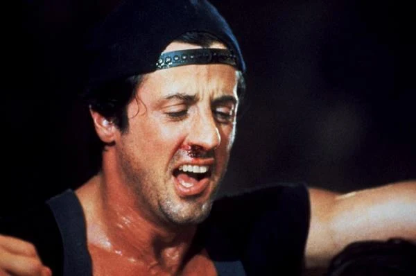 "Ponad szczytem"? Tym razem odrobinę niżej... W 1988 roku Stallone był tylko nominowany do Złotej Maliny w kategorii "najgorszy aktor" za rolę w "Ponad szczytem" - fot. Warner Bros/Courtesy Everett Collection