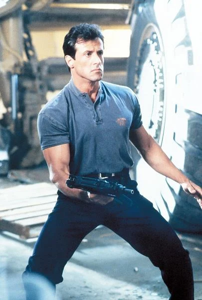 ... drugim - "Tango i Cash". Co prawda w tym roku byli gorsi od niego, lecz Sly'a wyróżniono Złotą Maliną dla "najgorszego aktora dekady"! - fot. Warner Bros