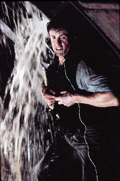 W 1997 roku Stalone znów stanął do rywalizacji o Złotą Malinę dla najgorszego aktora za rolę w filmie "Tunel". skończyło sie tylko na nominacji - fot. Universal Pictures