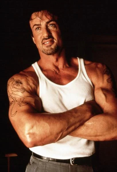 W 2001 roku Stallone musiał zadowolić sie ledwie nominacją za pierszoplanową rolę w filmie "Dopaść Cartera", rok wcześniej otrzymał jednak honorową Złotą Malinę dla najgorszego aktora stulecia ("za 99,5 % wszystkiego, co dokonał") - fot. Everett Collection